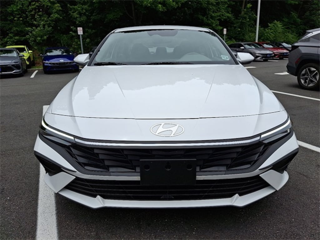 Certified 2025 Hyundai Elantra SE Sedan